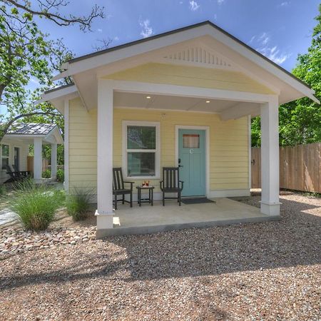 Villa The Grove-C With Hot Tub - Walk To Main Street Fredericksburg Exterior foto